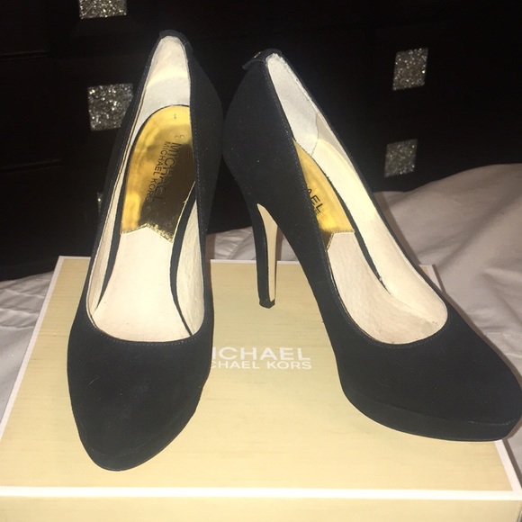 Michael Kors York Pump - Picture 2 of 7